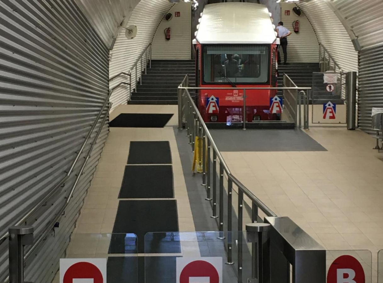 ビルバオCalida Vivienda Turistica Centrica Junto Al Funicular Y Metroアパートメント エクステリア 写真
